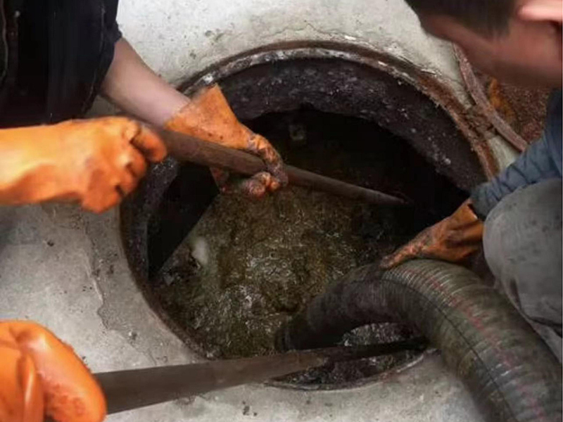 张家港清理化粪池时如何避免沼气的危害?